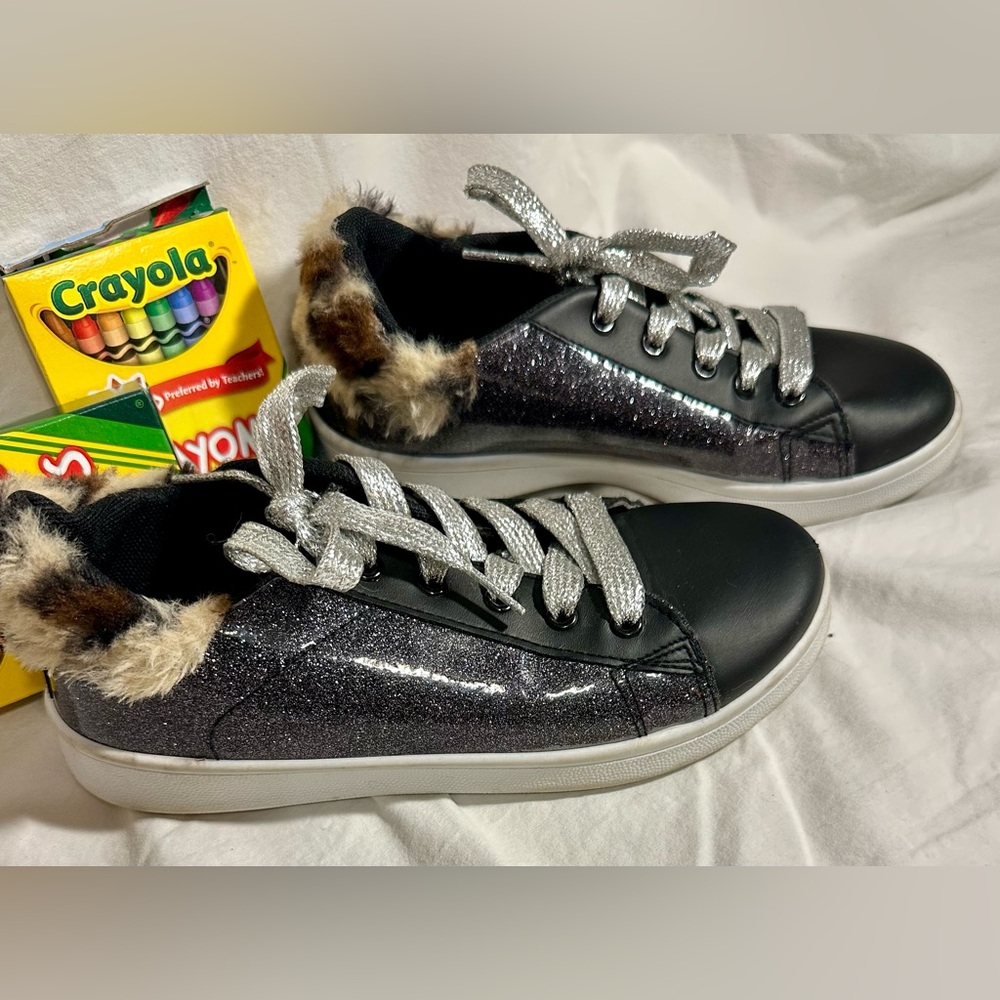 Girls Sz 2 Zoogs gently worn sneakers- flashy!